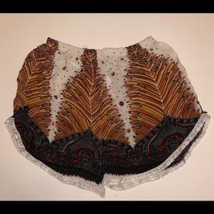 Used Women’s Kathmandu Imports Shorts!!